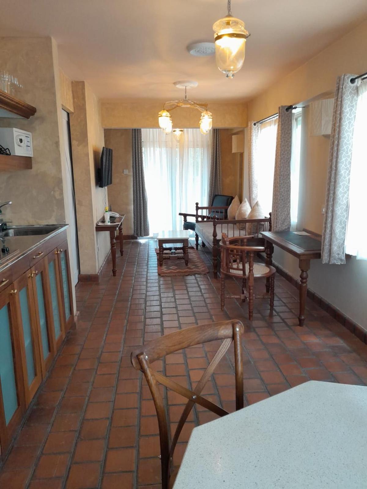 Woodmere Grand Apartament *